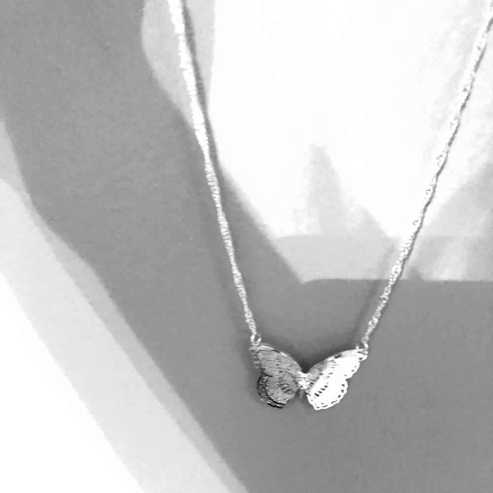 Women’s silver necklace